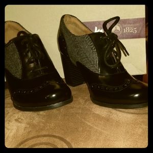 7.5 Clark's ciera Brin closed heel